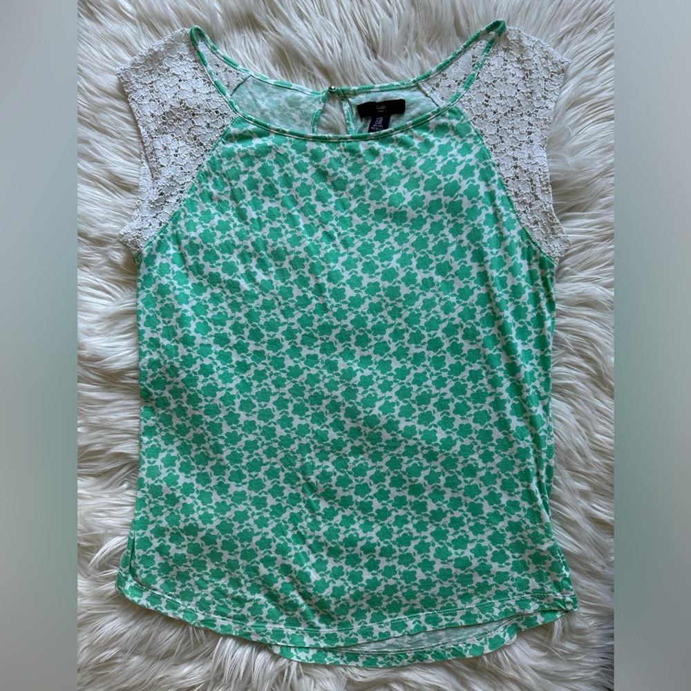 Gap lace sleeve cotton blouse